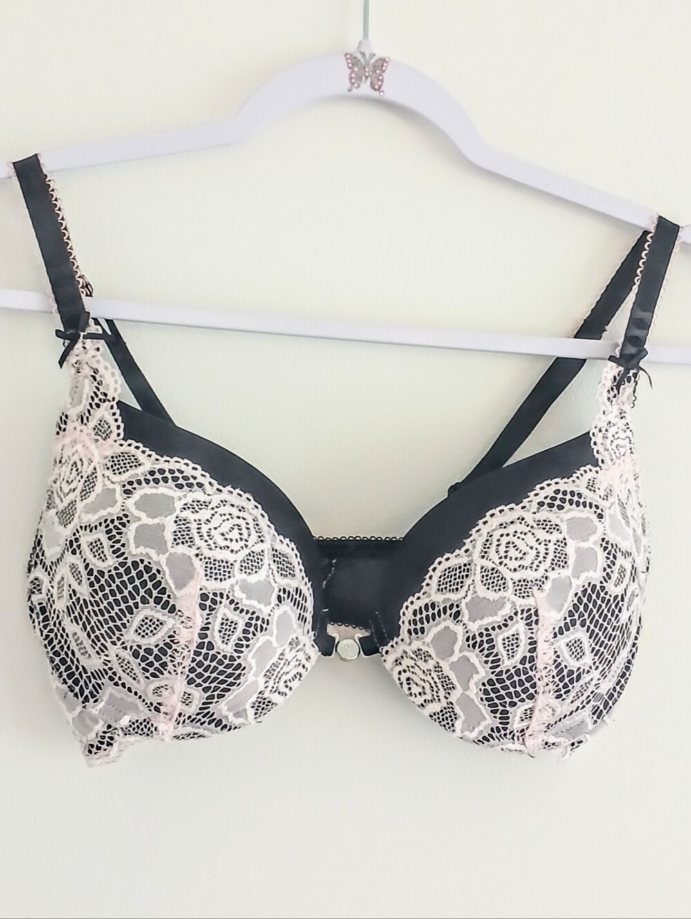 La Vie en Rose Push-up Front Closure Demi Lace bra  sz 34D